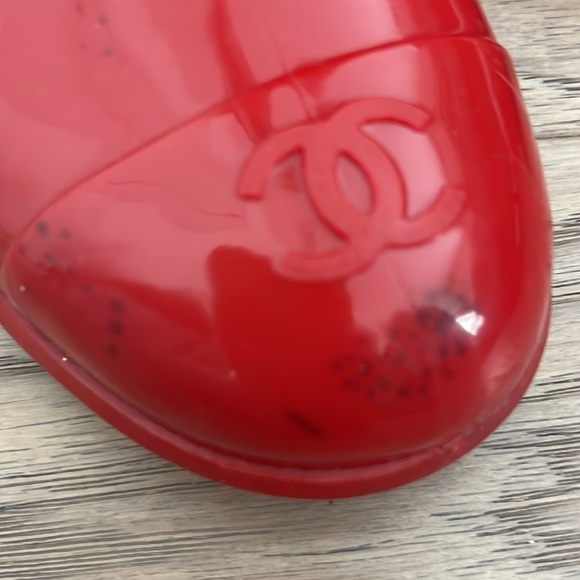 RED CHANEL RAIN BOOTS SIZE 8 WITH BLACK STAINS. - Picture 8 of 10